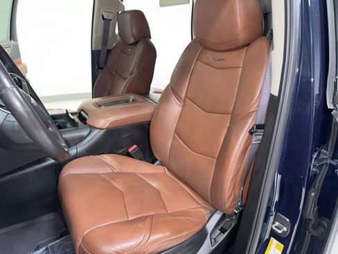 Used 2017 Cadillac Escalade Premium Luxury image 19