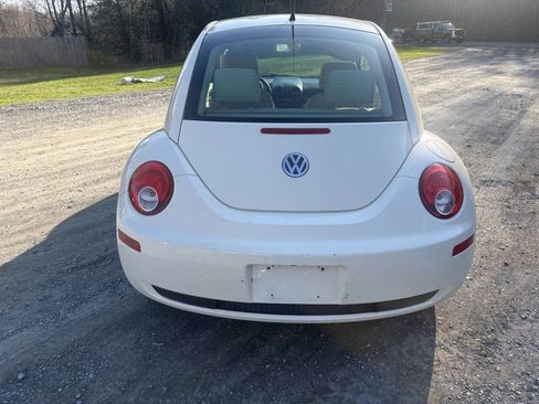 Used 2008 Volkswagen Beetle S image 6