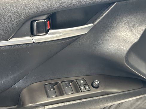 Used 2023 Toyota Camry SE image 10