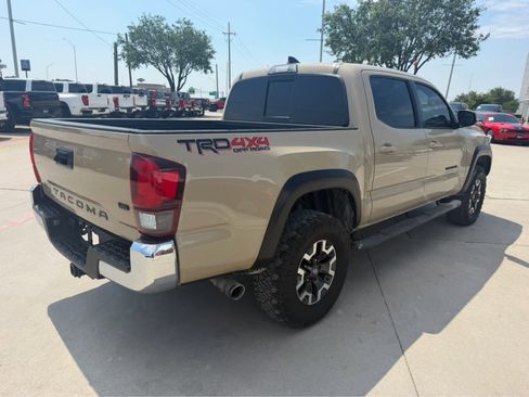 Used 2019 Toyota Tacoma TRD Off-Road AWD/4WD image 3