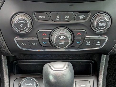 Certified 2021 Jeep Cherokee Latitude Lux 80th Anniv w/ Quick Order Package 26U 80TH image 18