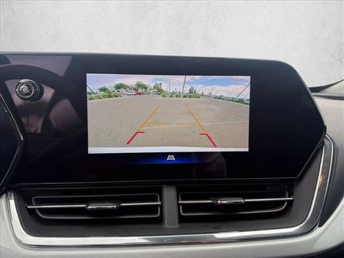 Used 2025 Chevrolet Trax LT FWD image 18