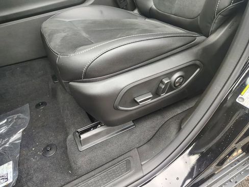 New 2025 Jeep Grand Cherokee Altitude image 15