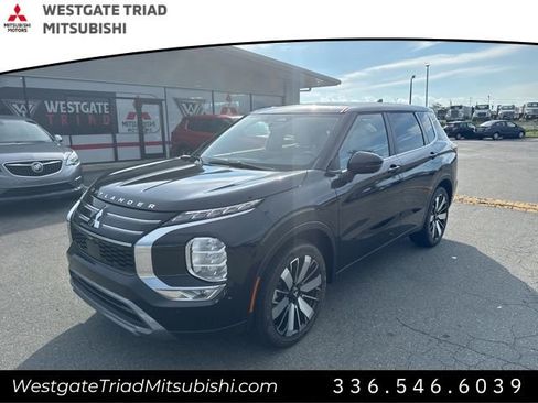 New 2025 Mitsubishi Outlander SE image 3