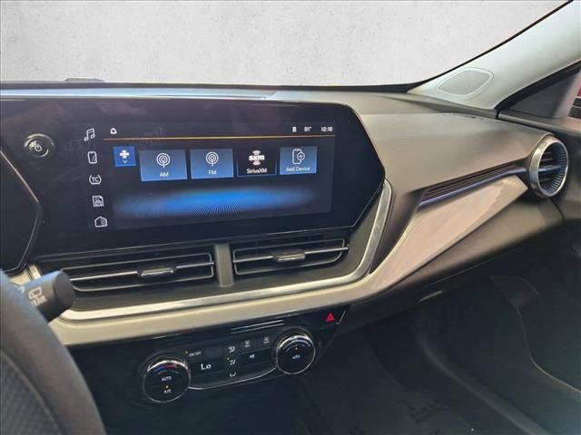 Used 2025 Chevrolet Trax LT FWD image 18