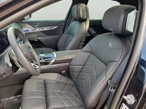 Used 2025 BMW 740i RWD image 18