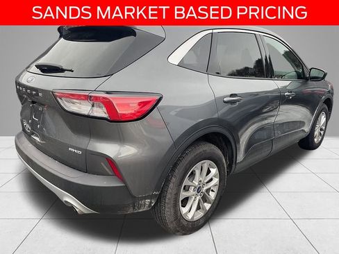 Used 2022 Ford Escape SE w/ Convenience Package image 3