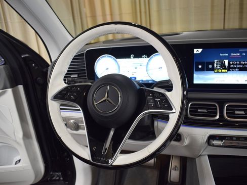 Used 2025 Mercedes-Benz Maybach GLS 600 4MATIC image 29