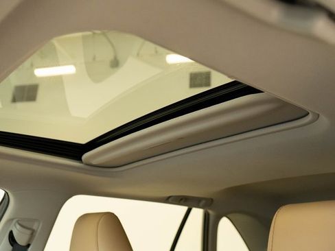 Used 2019 Toyota RAV4 Limited image 4