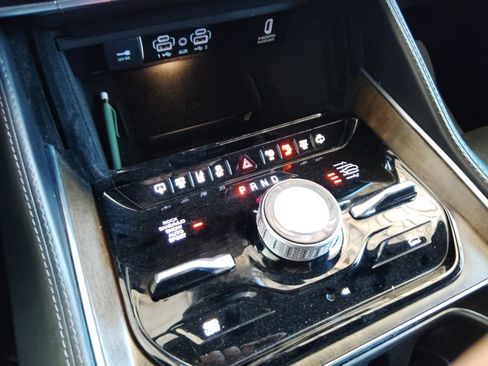 Used 2022 Jeep Grand Wagoneer Series I AWD/4WD image 28