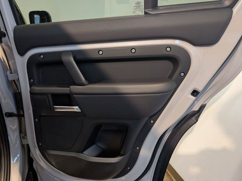 New 2026 Land Rover Defender 110 X-Dynamic SE image 27