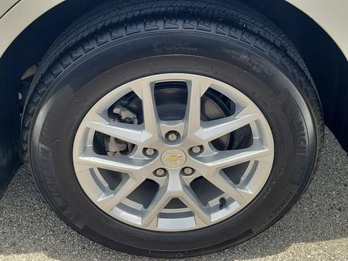 Used 2022 Chevrolet Equinox LS w/ LS Convenience Package FWD image 8