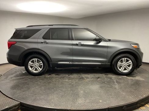 Used 2022 Ford Explorer XLT w/ Equipment Group 202A image 8