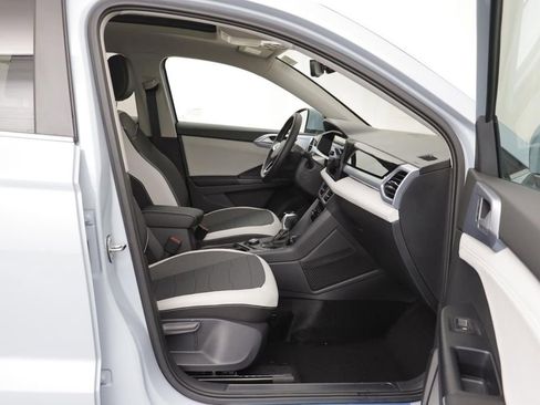 New 2026 Volkswagen Taos SE image 18