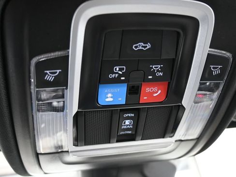 Used 2025 RAM 1500 Laramie image 32