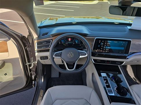 New 2026 Volkswagen Atlas SE image 12