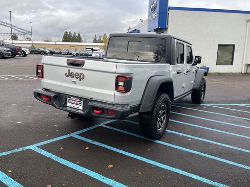 Used 2024 Jeep Gladiator Rubicon w/ Convenience Group image 5