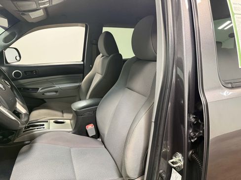Used 2015 Toyota Tacoma PreRunner w/ TRD Sport Package RWD image 60