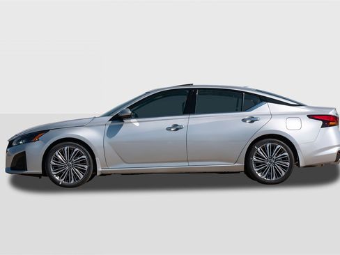 New 2025 Nissan Altima 2.5 SL image 2