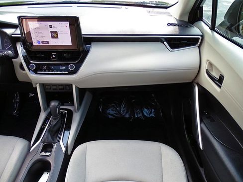 Used 2024 Toyota Corolla Cross LE w/ Moonroof Package FWD image 33