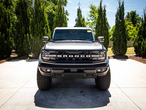 Used 2024 Ford Bronco Outer Banks AWD/4WD image 3