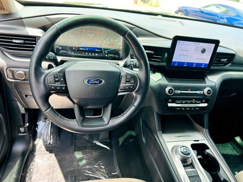 Used 2020 Ford Explorer XLT image 29