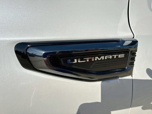 Used 2025 GMC Yukon Denali Ultimate AWD/4WD image 14