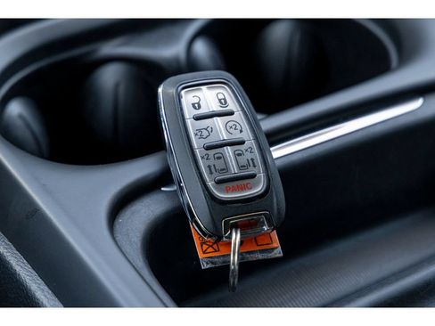 Used 2024 Chrysler Pacifica Touring FWD image 30
