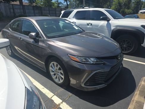 Used 2021 Toyota Camry LE FWD image 3