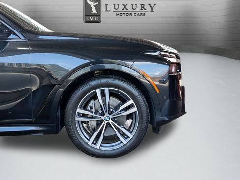Used 2023 BMW X7 xDrive40i w/ M Sport Package AWD/4WD image 10