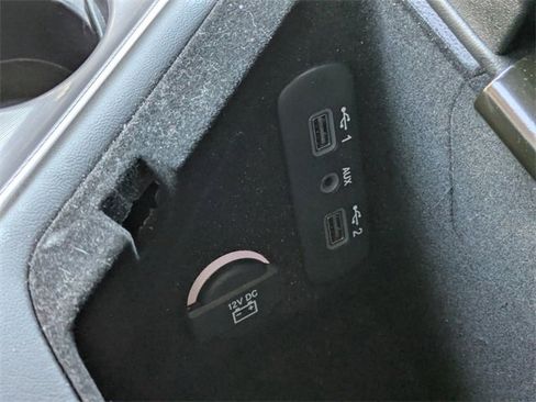 Used 2022 Dodge Challenger SXT image 23