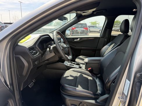 Used 2024 Ford Escape ST-Line w/ Tech Pack #1 AWD/4WD image 7