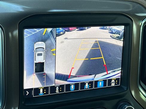 Used 2021 Chevrolet Silverado 1500 High Country w/ Technology Package image 17