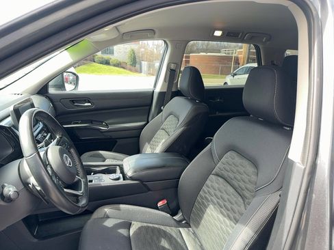 Used 2022 Nissan Pathfinder SV AWD/4WD image 17