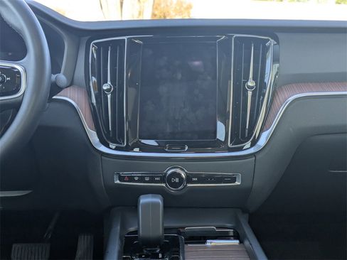 Used 2024 Volvo S60 B5 Plus image 8