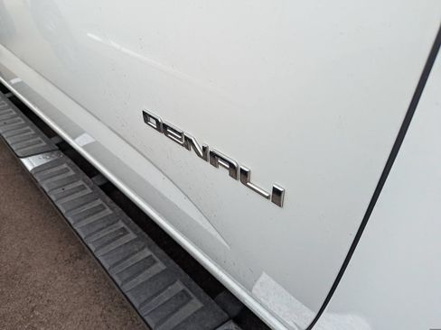 Used 2020 GMC Canyon Denali RWD image 3