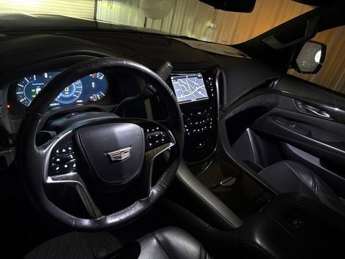 Used 2019 Cadillac Escalade ESV Platinum RWD image 40