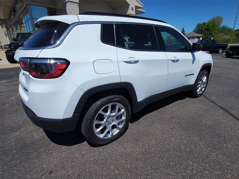 New 2024 Jeep Compass Latitude w/ Sun and Sound Group AWD/4WD image 9