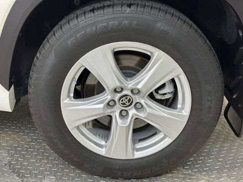 Used 2020 Toyota Highlander LE image 8