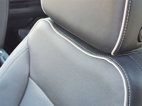 Used 2023 GMC Yukon SLT image 18