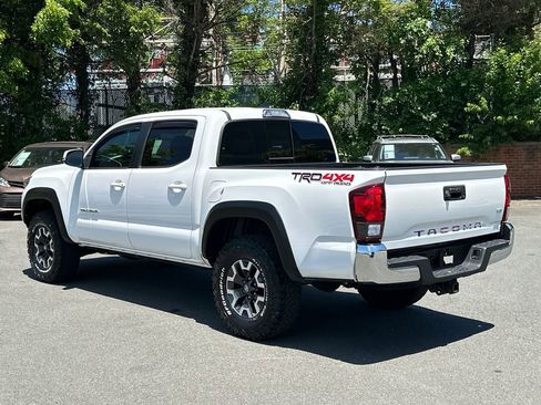 Used 2019 Toyota Tacoma TRD Off-Road AWD/4WD image 3
