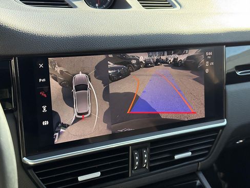 Used 2023 Porsche Cayenne AWD/4WD image 14