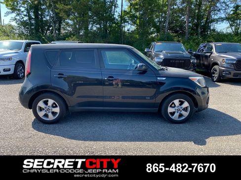 Used 2018 Kia Soul FWD image 4