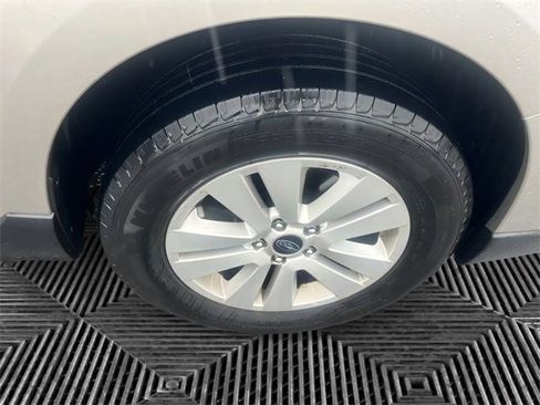 Used 2019 Subaru Outback 2.5i Premium image 9