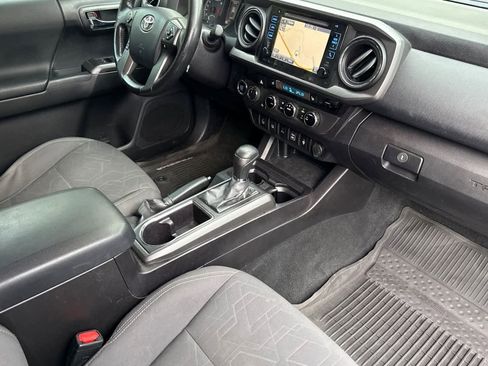 Used 2016 Toyota Tacoma TRD Sport image 16