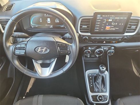 Used 2023 Hyundai Venue SEL image 11