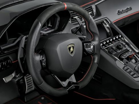 Used 2021 Lamborghini Aventador SVJ image 31