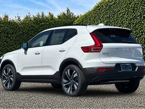 New 2026 Volvo XC40 B4 Plus w/ Climate Package FWD image 4