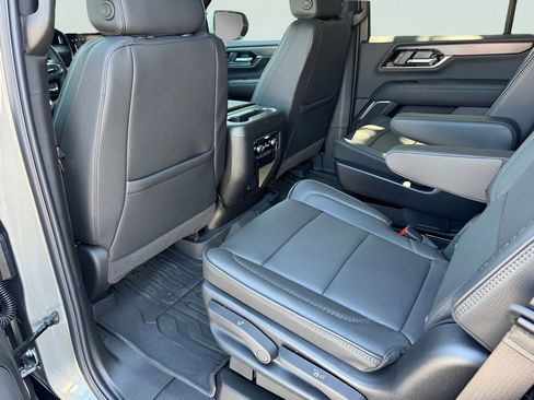 New 2026 GMC Yukon Denali w/ Sun & Power Step Package AWD/4WD image 16