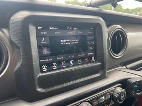 Used 2022 Jeep Gladiator Sport AWD/4WD image 17